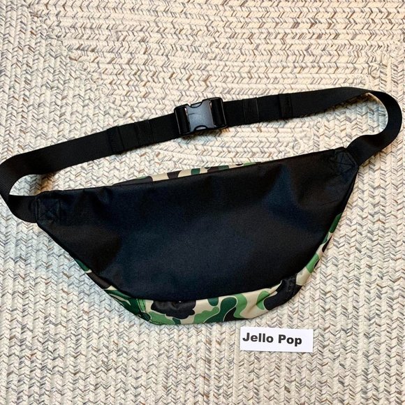 ⭐️ A bathing ape Bape camo crossbody fannypack waist bag belt bag - Picture 3 of 4